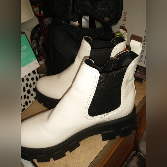 Ladies boots - Picture 2 of 6